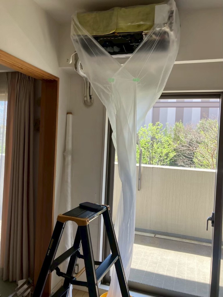 【マンション】エアコン分解洗浄・日立 白くまくん（PREMIUM CLEAN）の内部汚れを徹底除去の施工写真