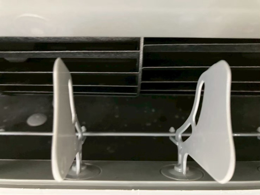 【マンション】エアコン分解洗浄・日立 白くまくん(STAINLESS CLEAN)の内部汚れを徹底除去の施工前写真2