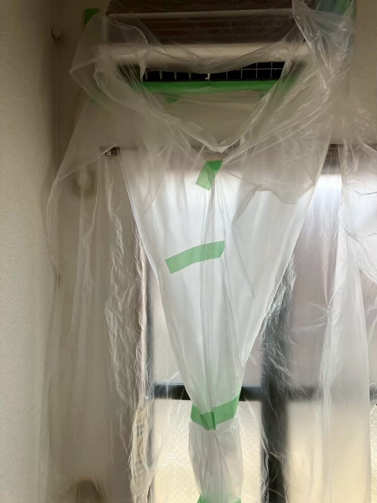 【マンション】エアコン分解洗浄・パナソニック エオリア（2台）の内部汚れを徹底除去の施工中写真3