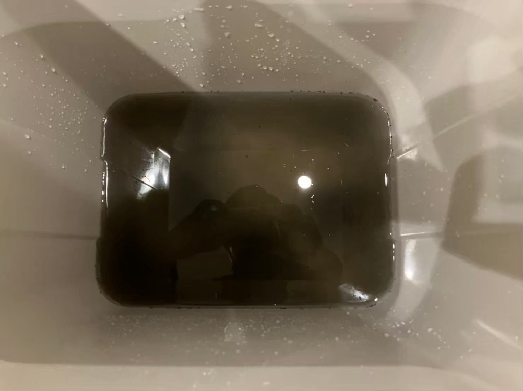 【マンション】エアコン吹き出し口のカビ・茶色い汚れとフィルター詰まりを分解洗浄の施工中写真5